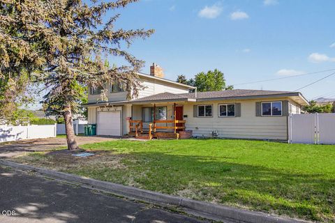 Tiny photo for 2609 Reclamation Avenue, Klamath Falls, OR 97603 (MLS # 220223143)
