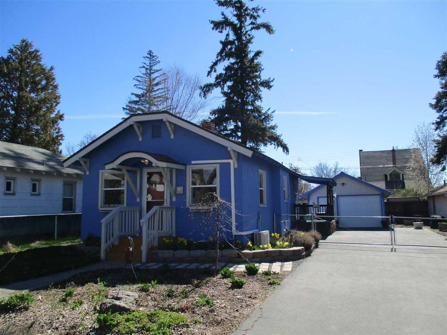 Adorable, Move In Ready Home. Perfect Starter Or Investor Home. Many Updates, Newer Roof, Interior & Exterior Paint. In-ground Sprinklers, Rv Parking, Completely Fenced Yard. Most Of Electrical Has Also Been Updated. Newer Water Heater, Heat Pump And Newer Wood Floors (Juniper From Chiloquin And New Baseboards). Fruit Trees & More. Don't Miss Out On This Home.