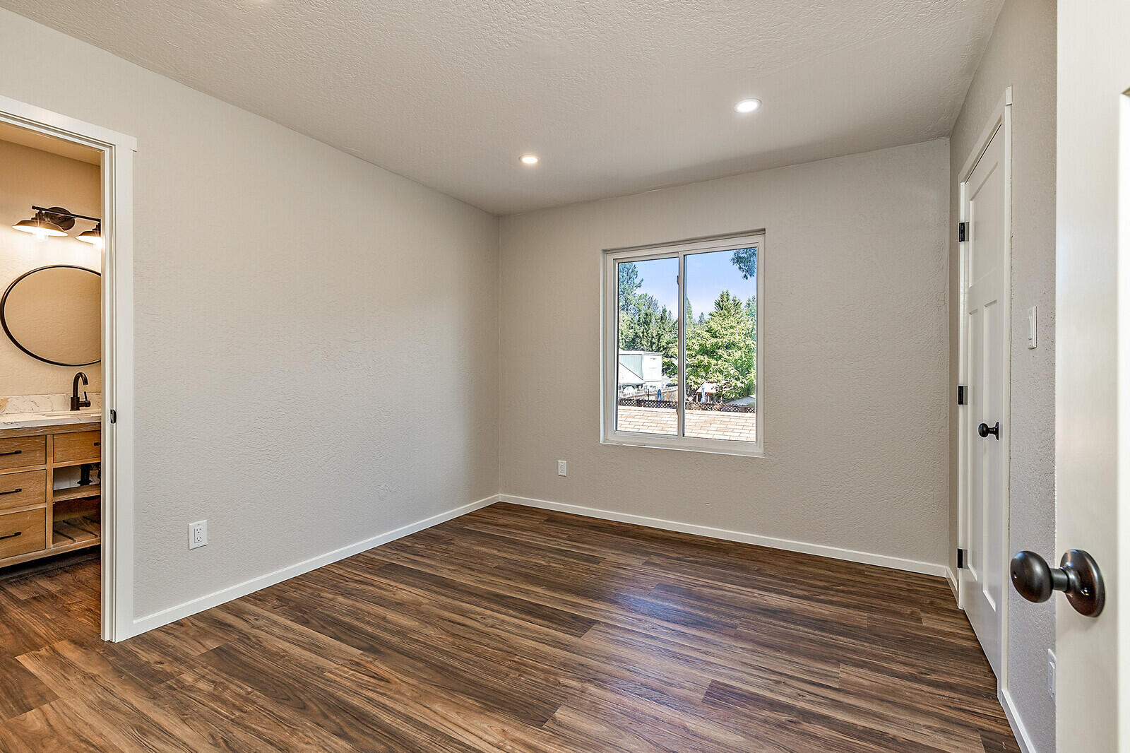 Ella's - Residential