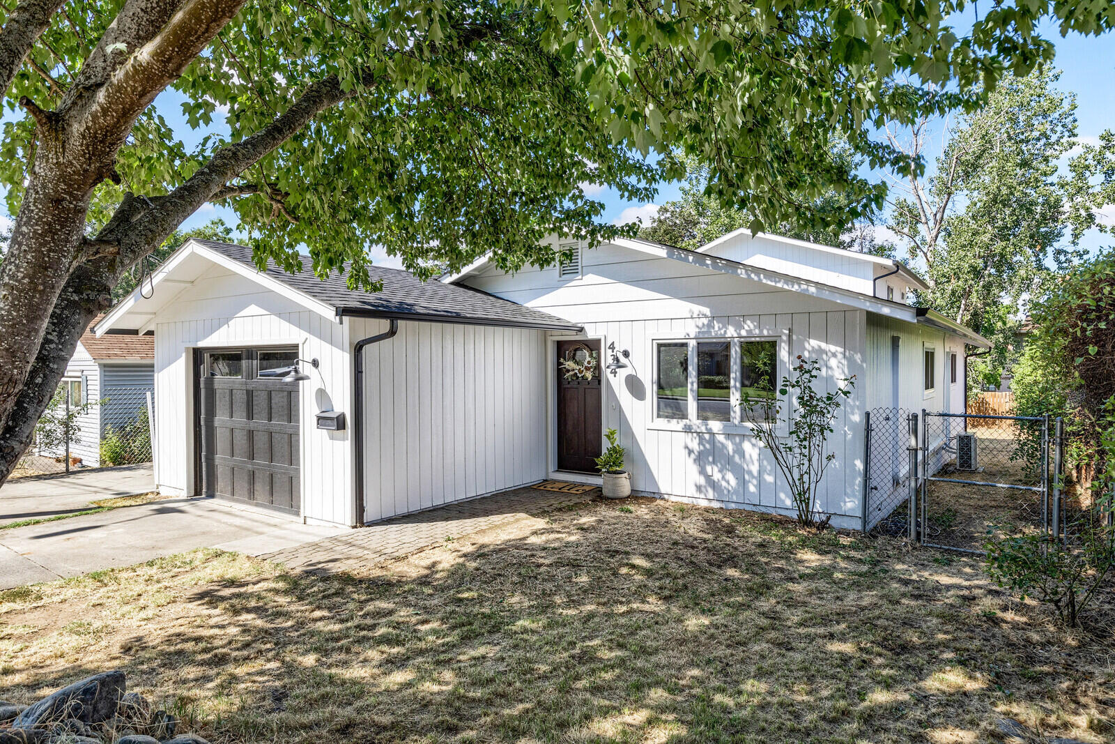 Ella's - Residential