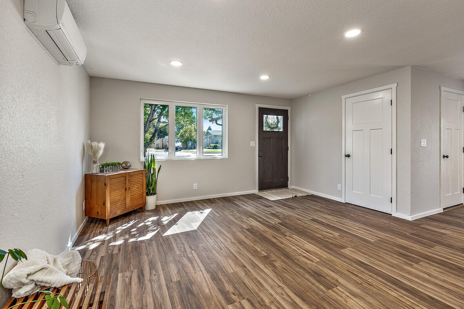 Ella's - Residential