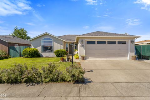 Photo of 2343 New Haven Drive, Central Point, OR 97502 (MLS # 220223517)