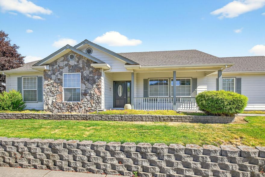 Brand new roof installed Nov 2025!  Welcome to your dream home! Nestled in a peaceful and secluded neighborhood, this beautifully maintained residence is being offered for the first time. With 3 spacious bedrooms and 2 full bathrooms, this light-filled, home offers the perfect blend of comfort, style, and functionality. 
Bright, airy open-concept layout ideal for modern living and entertaining.
Three-car garage with ample storage and room for all your toys.
Fenced backyard with plenty of space for pets, play, or your future garden.
Whether you're sipping morning coffee on the patio or planting your garden, this home offers peaceful privacy while still being minutes away from everything you need. Prime location allows for easy access to I-5, downtown Central Point, Costco, and restaurants.
This is a rare opportunity to own a quality-built home in a highly desirable area — perfect for first-time buyers, families, or anyone looking for a serene lifestyle with city convenienc