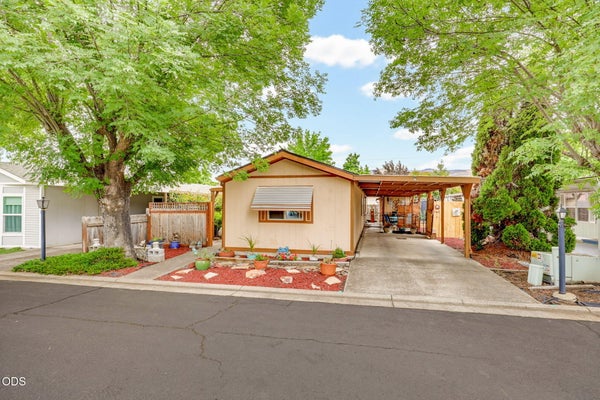 4624 S PACIFIC HWY UNIT 26, PHOENIX, OR 97535 - Image f7e4a32cb7d7ccbd6e9c4d64a68a7244/456209998