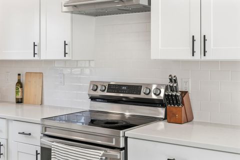 Tiny photo for 15901 SW Frog Court, Terrebonne, OR 97760 (MLS # 220219830)