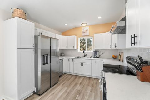 Tiny photo for 15901 SW Frog Court, Terrebonne, OR 97760 (MLS # 220219830)