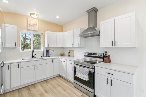 Tiny photo for 15901 SW Frog Court, Terrebonne, OR 97760 (MLS # 220219830)