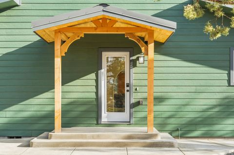 Tiny photo for 15901 SW Frog Court, Terrebonne, OR 97760 (MLS # 220219830)