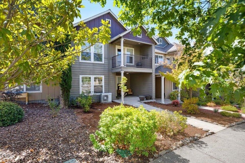 Photo of 552 Fair Oaks Avenue, Ashland, OR 97520 (MLS # 220228920)