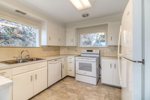 Tiny photo for 954 SW Crestview Road, Prineville, OR 97754 (MLS # 220214225)