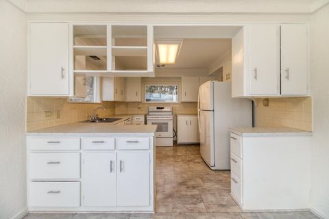 Tiny photo for 954 SW Crestview Road, Prineville, OR 97754 (MLS # 220214225)