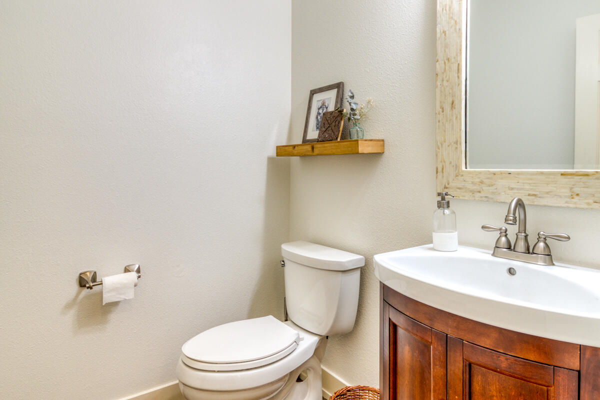 19458 Hollygrape Street