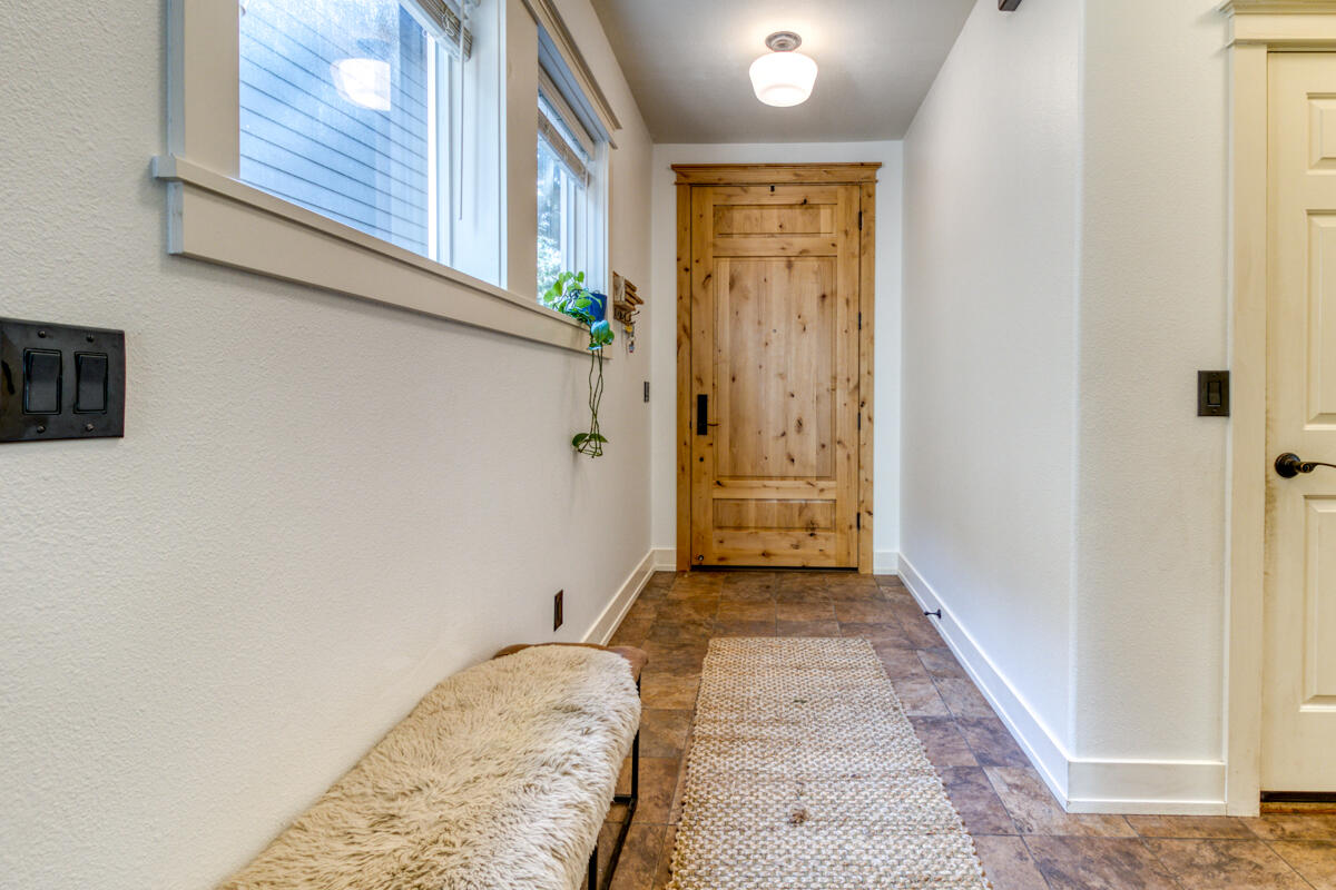 19458 Hollygrape Street