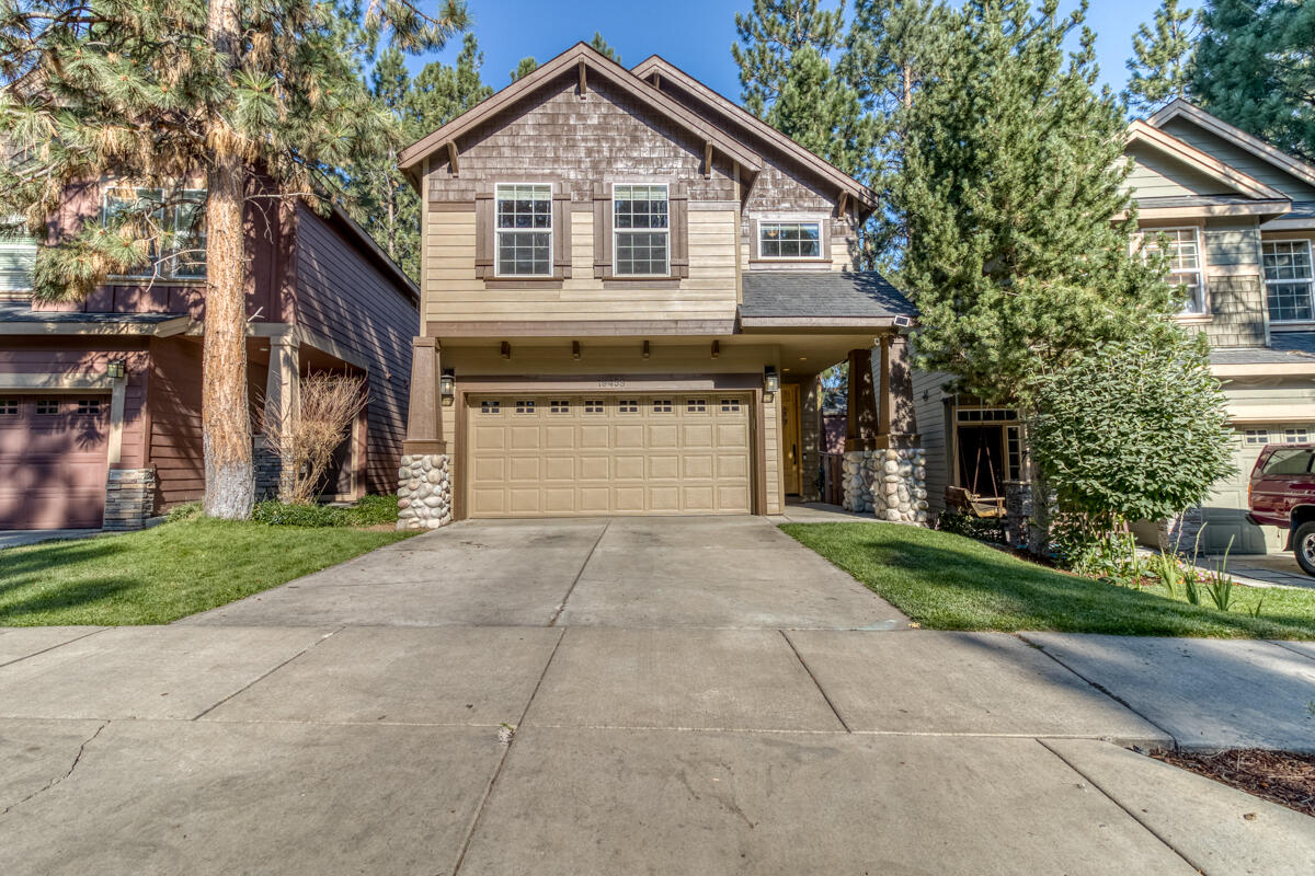 19458 Hollygrape Street