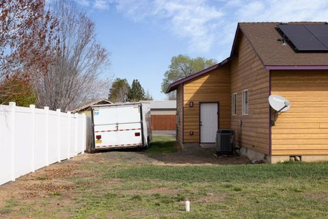 Tiny photo for 580 C Avenue, Terrebonne, OR 97760 (MLS # 220219998)