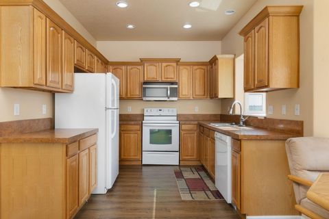 Tiny photo for 580 C Avenue, Terrebonne, OR 97760 (MLS # 220219998)