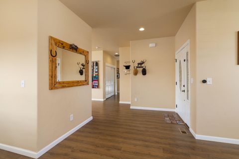 Tiny photo for 580 C Avenue, Terrebonne, OR 97760 (MLS # 220219998)