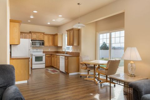 Tiny photo for 580 C Avenue, Terrebonne, OR 97760 (MLS # 220219998)