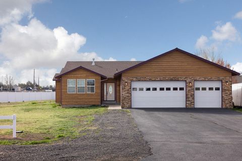 Tiny photo for 580 C Avenue, Terrebonne, OR 97760 (MLS # 220219998)
