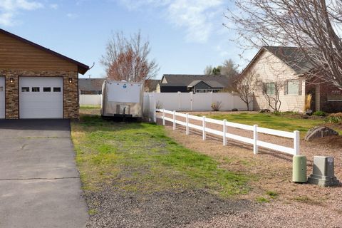 Tiny photo for 580 C Avenue, Terrebonne, OR 97760 (MLS # 220219998)