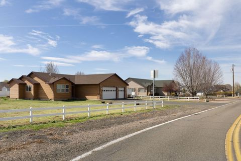 Tiny photo for 580 C Avenue, Terrebonne, OR 97760 (MLS # 220219998)