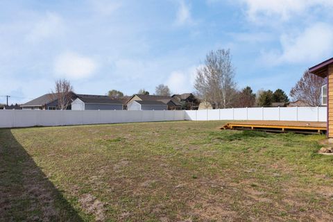 Tiny photo for 580 C Avenue, Terrebonne, OR 97760 (MLS # 220219998)