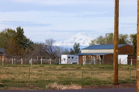 Tiny photo for 580 C Avenue, Terrebonne, OR 97760 (MLS # 220219998)