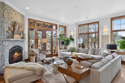 Tiny photo for 65653 Swallows Nest Lane, Bend, OR 97701 (MLS # 220215890)