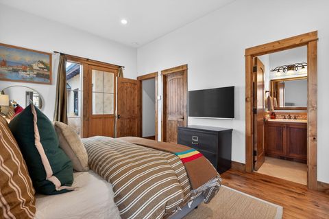 Tiny photo for 65653 Swallows Nest Lane, Bend, OR 97701 (MLS # 220215890)