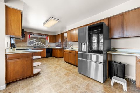 Tiny photo for 1123 NW Canyon Drive, Redmond, OR 97756 (MLS # 220212500)