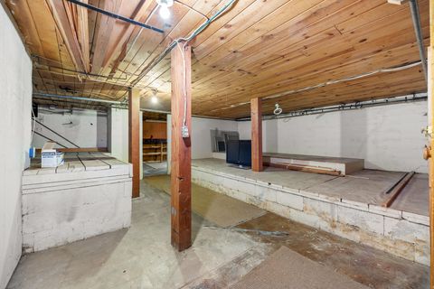 Tiny photo for 1123 NW Canyon Drive, Redmond, OR 97756 (MLS # 220212500)