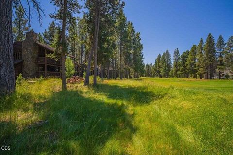 Tiny photo for 57089 Wild Lily Lane #16, Sunriver, OR 97707 (MLS # 220224330)