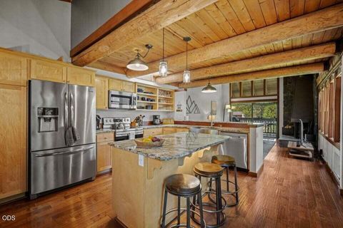 Tiny photo for 57089 Wild Lily Lane #16, Sunriver, OR 97707 (MLS # 220224330)