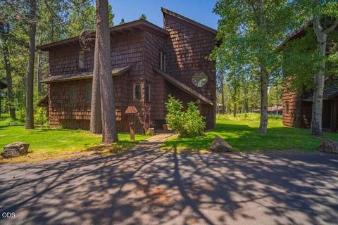 Tiny photo for 57089 Wild Lily Lane #16, Sunriver, OR 97707 (MLS # 220224330)