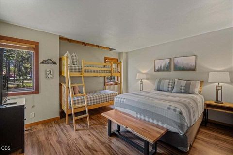 Tiny photo for 57089 Wild Lily Lane #16, Sunriver, OR 97707 (MLS # 220224330)