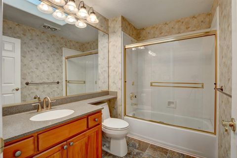 Tiny photo for 602 Summerwood Drive, Medford, OR 97504 (MLS # 220210889)