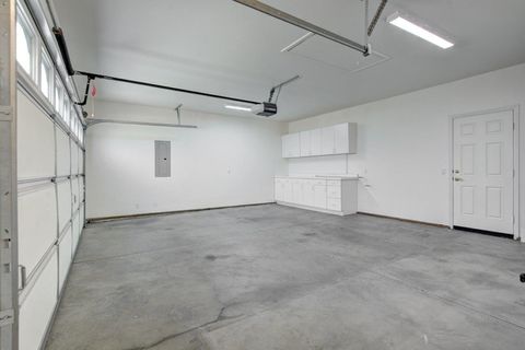 Tiny photo for 602 Summerwood Drive, Medford, OR 97504 (MLS # 220210889)