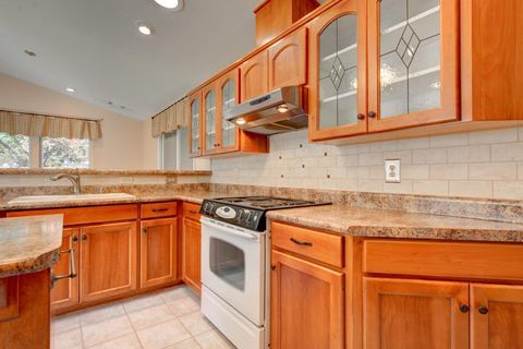 Tiny photo for 602 Summerwood Drive, Medford, OR 97504 (MLS # 220210889)