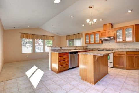 Tiny photo for 602 Summerwood Drive, Medford, OR 97504 (MLS # 220210889)