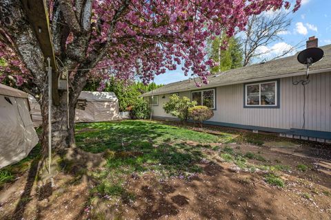 Tiny photo for 230 SW 8th Avenue, Canby, OR 97013 (MLS # 220219249)