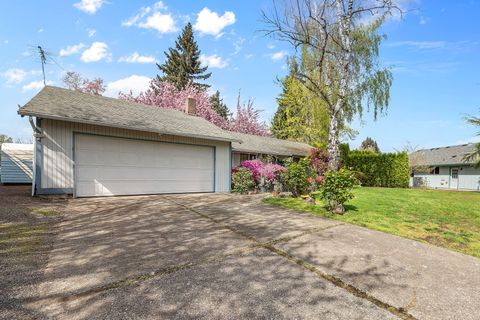 Photo of 230 SW 8th Avenue, Canby, OR 97013 (MLS # 220219249)