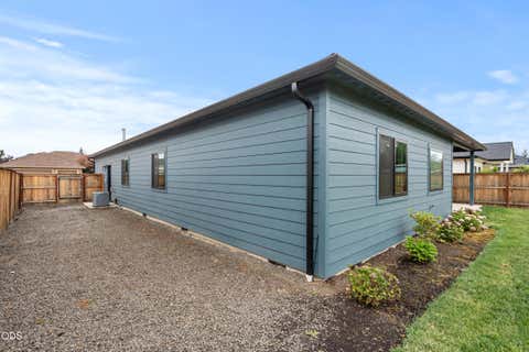 Tiny photo for 961 Arrowhead Trail, Eagle Point, OR 97524 (MLS # 220224806)