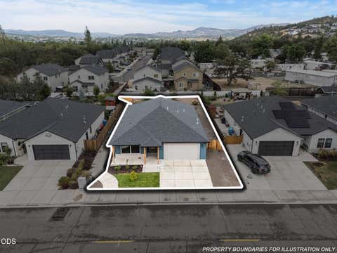 Tiny photo for 961 Arrowhead Trail, Eagle Point, OR 97524 (MLS # 220224806)