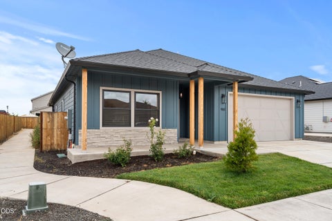 Tiny photo for 961 Arrowhead Trail, Eagle Point, OR 97524 (MLS # 220224806)