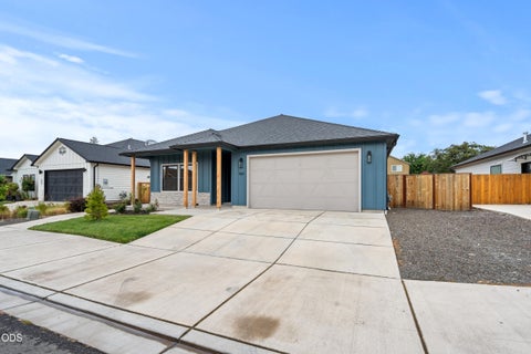 Tiny photo for 961 Arrowhead Trail, Eagle Point, OR 97524 (MLS # 220224806)