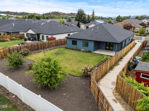 Tiny photo for 961 Arrowhead Trail, Eagle Point, OR 97524 (MLS # 220224806)