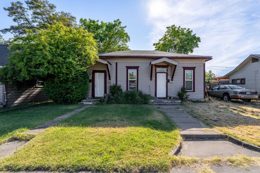 Rare Investment Opportunity in the Heart of Medford!
This fully rented triplex offers immediate and increasing cash flow with total rents rising to $950, $1,200, and $1,400 in December—a projected monthly gross of $3,550. With 2,124 sq ft of total living space on a 0.14-acre lot, this property features three well-maintained units, all sharing a fenced backyard and off-street parking. Originally built in 1910, it retains its classic charm while offering stable rental income. Whether you're expanding your portfolio or entering the investment market, this is a rare opportunity with strong upside potential in a desirable Medford location. Don't miss it!