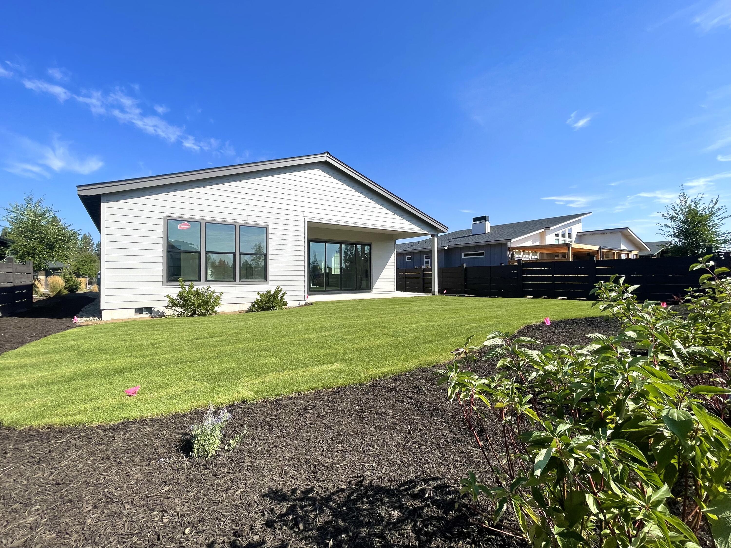 411 E Diamond Peak Avenue