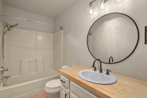 Tiny photo for 1517 Molly Lane, Grants Pass, OR 97527 (MLS # 220212439)