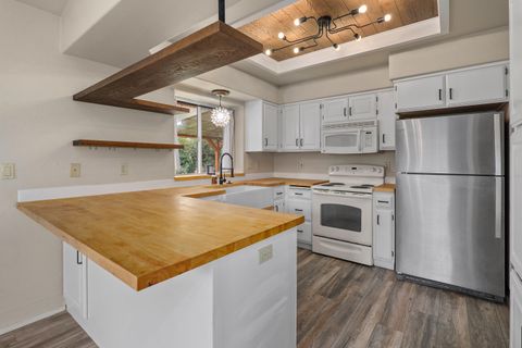 Tiny photo for 1517 Molly Lane, Grants Pass, OR 97527 (MLS # 220212439)